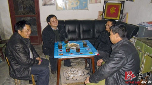 十都镇：走村入户访民情 大力践行新使命