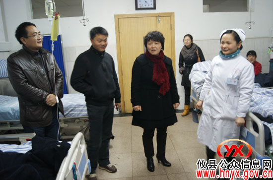 谈湘旭一行到县人民医院督查指导工作