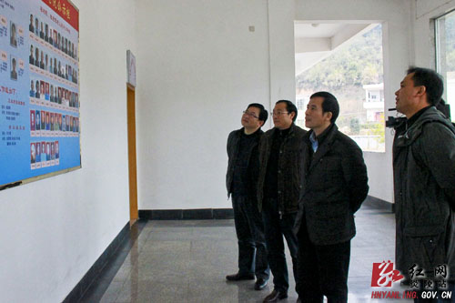 刘正平走访慰问困难群众