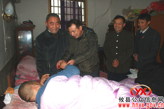 攸县召开慈善爱心座谈会 彭新立一行看望困难家庭