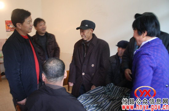 陈运发一行慰问部分住院病人和敬老（福利）院老人及儿童