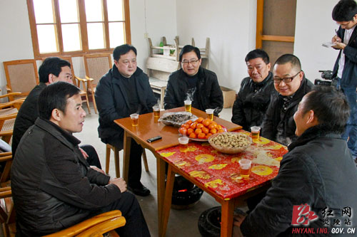 刘正平走访慰问困难群众