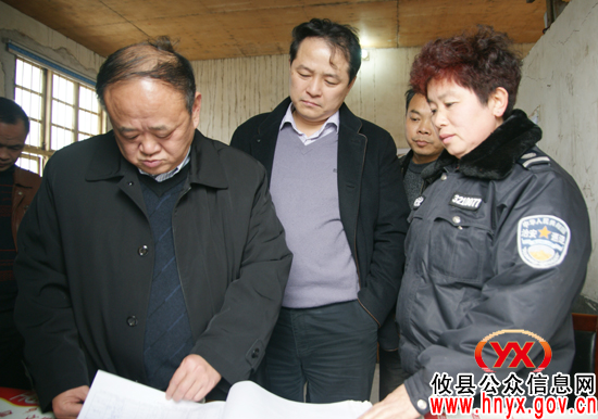 省交运厅副厅长詹新华一行来攸县检查春运安全工作