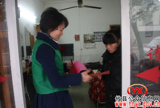攸县妇联再次组织社区妇女志愿者上街进行规劝