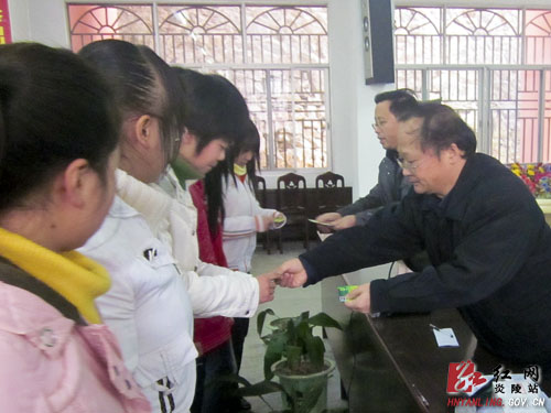 炎陵县408名贫困生喜获国家助学金