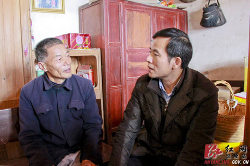 刘正平走访慰问困难群众