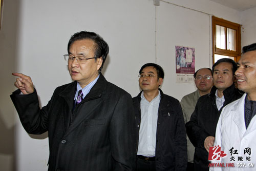 副省长李友志来龙景山麻风病院慰问