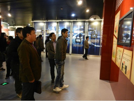 芦淞区城建局全体机关干部赴株洲桥头堡接受廉政教育