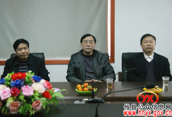 谭小宁一行到莲塘坳镇看望慰问县人大代表