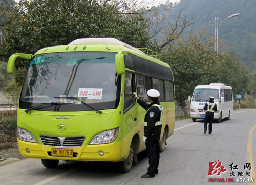 炎陵交警密织春运道路管控网 确保春运安全