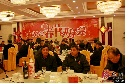 我县隆重举行2012年春节团拜会 各界干部群众共迎新年