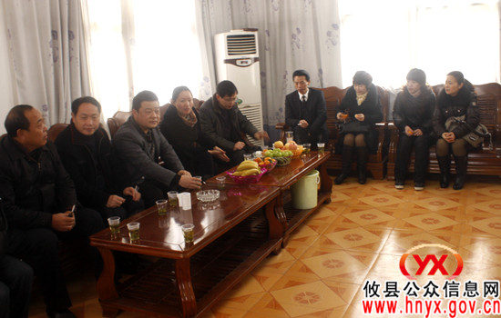 攸县工商联牵头组织为渌田镇中心完小捐赠课桌200套