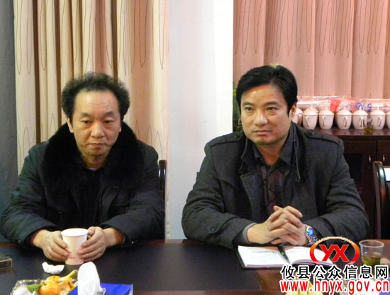谭伟生、颜学勤一行到新市镇走访慰问县人大代表