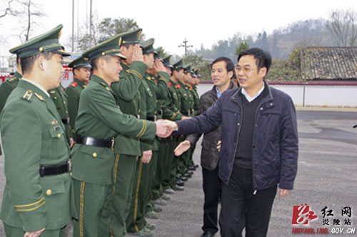 县＂五大家＂领导春节前夕慰问驻炎官兵