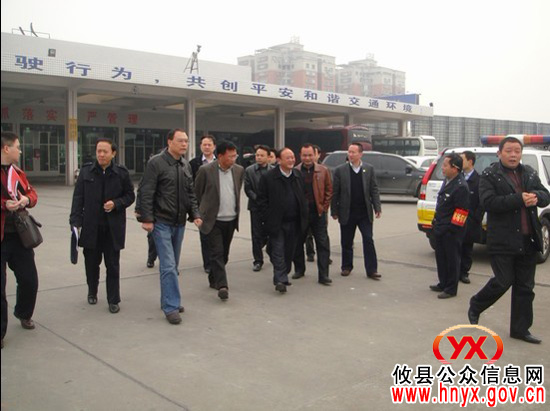 省交运厅副厅长詹新华一行来攸县检查春运安全工作