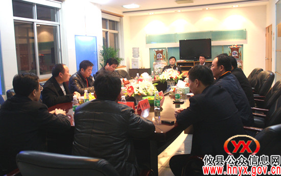跨年夜，吴爱清、谭伟生参加金融系统决算会并看望加班职员
