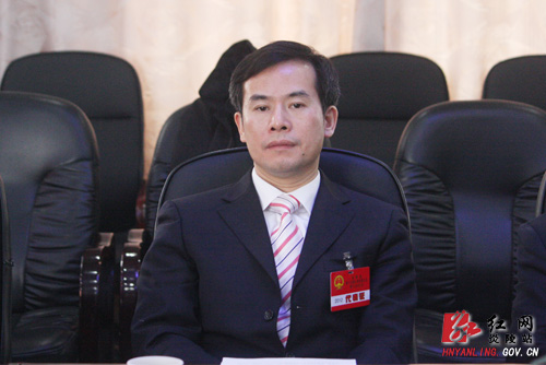 【＂两会＂快线】县第十五届人大六次会议主席团举行第三次会议