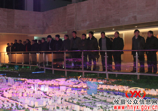 “三级干部会”花絮：部分与会者今晚观赏县城重点建设工程