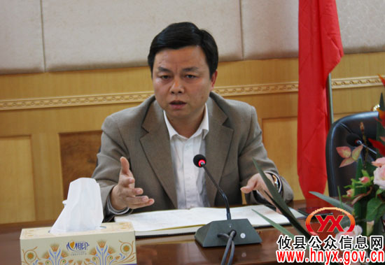 胡湘之一行督查106国道攸县段、网酒公路沿线环卫整治情况