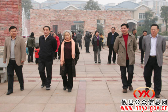 省政协党组副书记石玉珍一行来攸县视察城镇化建设工作