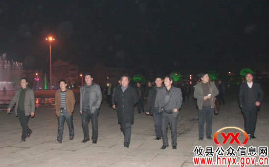“三级干部会”花絮：部分与会者今晚观赏县城重点建设工程