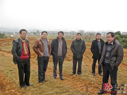 邓德芳一行到炎帝陵景区视察＂福林＂建设