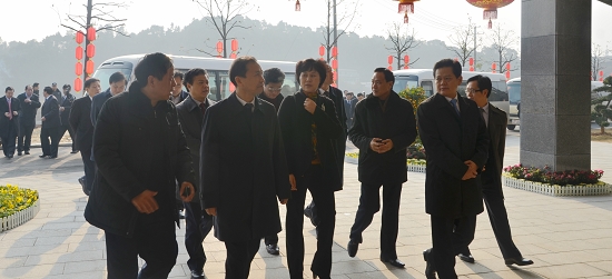 岳阳市委书记黄兰香率党政代表团考察职教城和华强项目