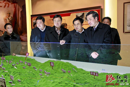 南通市委常委、市委秘书长黄巍东来炎帝陵拜谒始祖炎帝