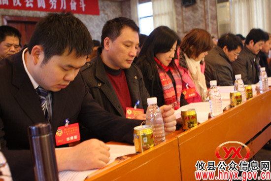 【“两会”快讯】政协委员列席县十五届人大六次会议听取《政府工作报告》