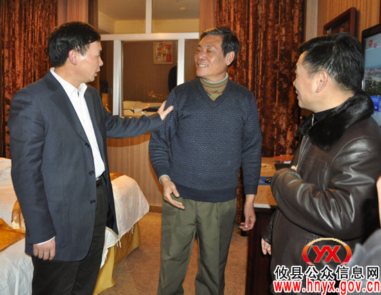【“两会”快讯】今晚，颜建斌、毛春良等县领导看望慰问与会县人大代表