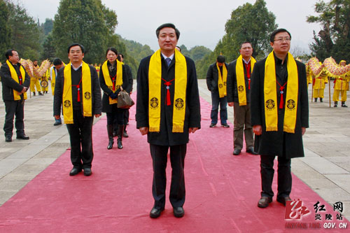 南通市委常委、市委秘书长黄巍东来炎帝陵拜谒始祖炎帝