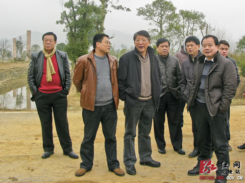 邓德芳一行到炎帝陵景区视察＂福林＂建设