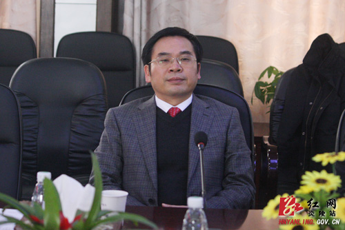 【＂两会＂快线】县第十五届人大六次会议主席团举行第三次会议