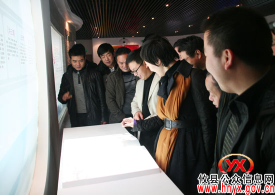 “三级干部会”花絮：部分与会者今晚观赏县城重点建设工程