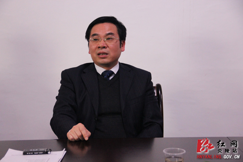 【“两会”快线】县委书记黄诗燕参加人大代表团分组讨论