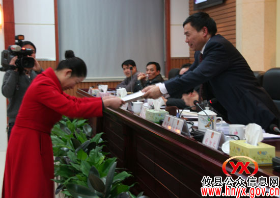 攸县第十五届人大常委会第三十二次会议召开