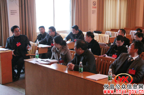 【“两会”快讯】邝邹飞、夏玉珠等参加县政协七届六次会议财贸、工商联组讨论