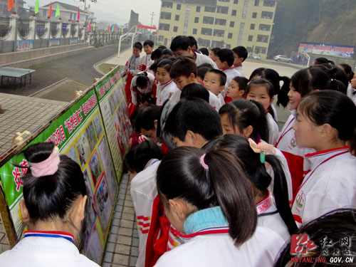 县教育局CP-TING项目组一行深入十都镇中学检查工作