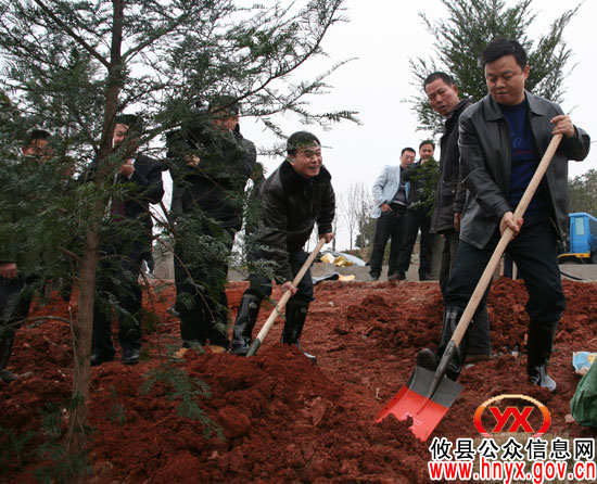 攸县县委书记邝邹飞带队开展义务植树活动