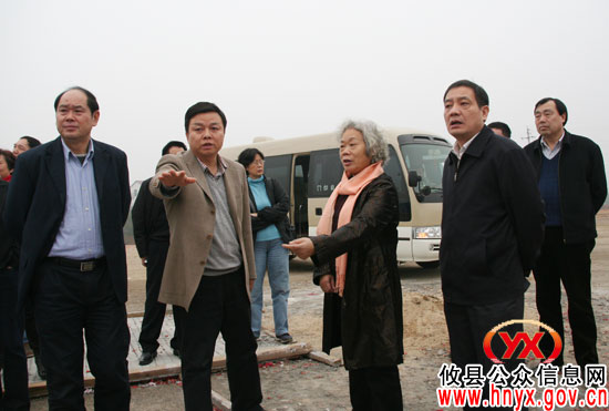 省政协党组副书记石玉珍一行来攸县视察城镇化建设工作