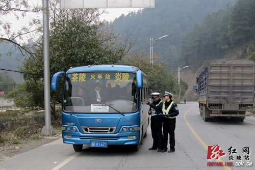 炎陵新招交通协管上岗 有效缓解交警警力不足