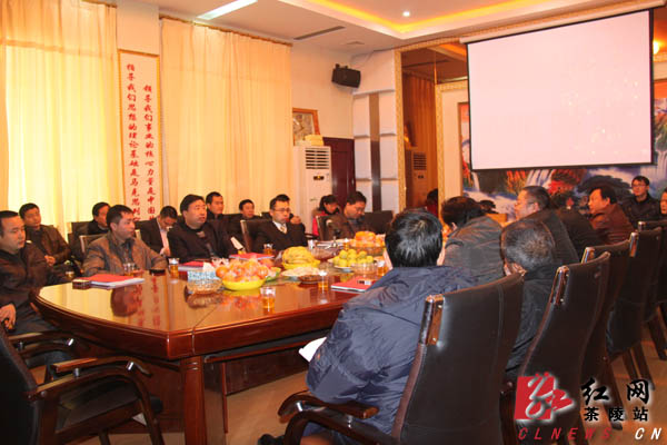 县四大家领导分别参加代表团分组讨论