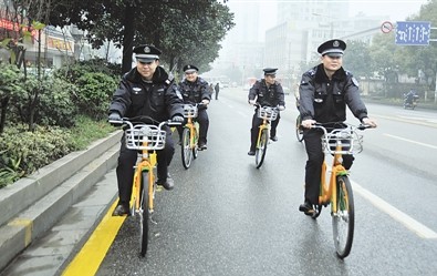 芦淞区城管大队自行车中队低碳执法