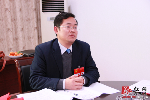 【“两会”快线】县委书记黄诗燕参加人大代表团分组讨论