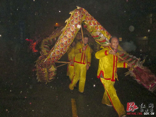 龙灯之乡闹元宵，花灯点缀不夜天