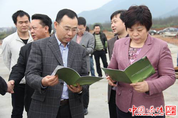 市委常委、副市长黄曙光来我县视察指导工作