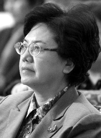 我国女官员格局现状：在最高层和基层比例很低