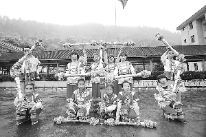 《中国教育报》：均衡教育在炎陵