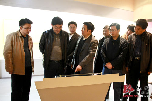 省委组织部部务委员邓群策来炎调研