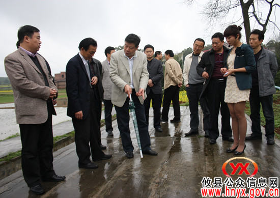 攸县组织县领导及乡镇负责人集中参观学习